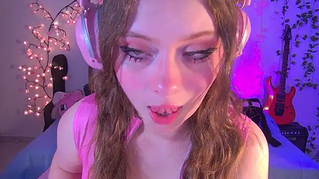 Webcam Model (Lil_bela)  is live.Free join now!