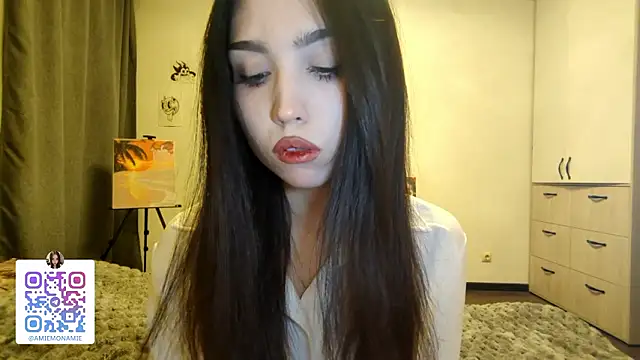 Qwami_Amie webcam