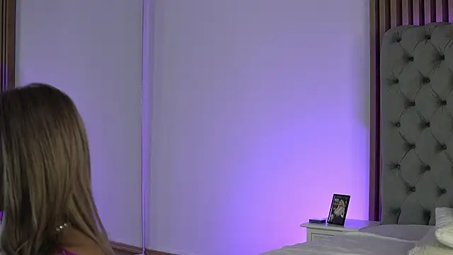 tiffanymaze - TiffanyMaze's free webcam - UK Sex Cams