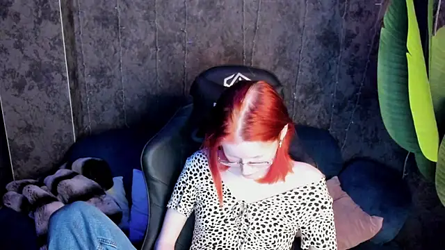 ElizabethHarpper webcam