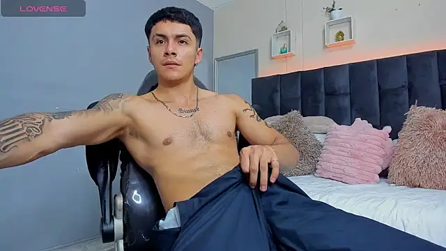 leo_santoro (M young) - HEY LEO BE NAKED