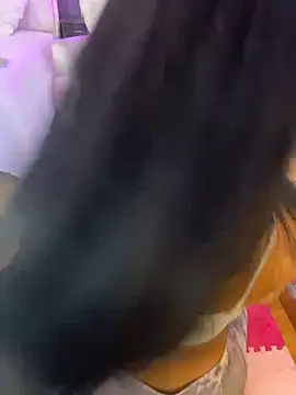 BellaFernandez__ webcam