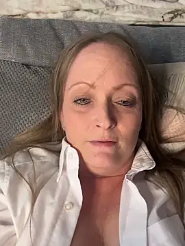 Webcam Model (HoneyBluex) is live