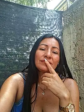 maturexxxnaughty (F milf) - I fuck my pussy in doggy style