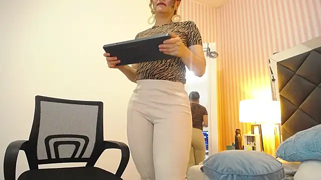 viictoriajones_ - ViictoriaJones_'s free webcam - UK Sex Cams