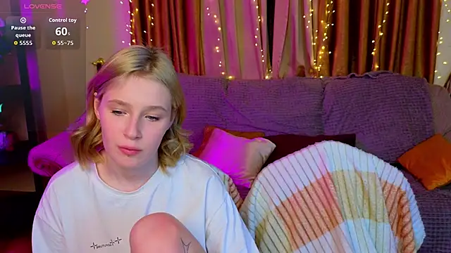 Girls_Fingers webcam