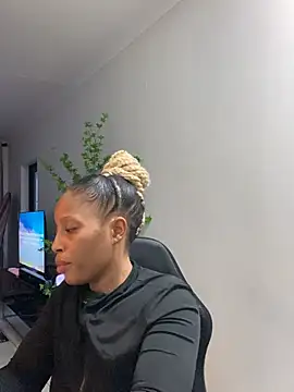 Webcam Model (Diamondpussy97)  is live.Free join now!