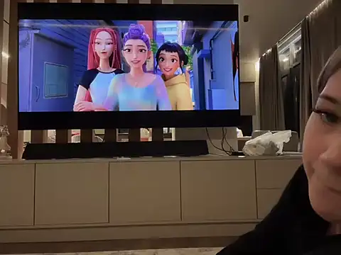 Webcam Model (lilXdomiii)  is live.Free join now!