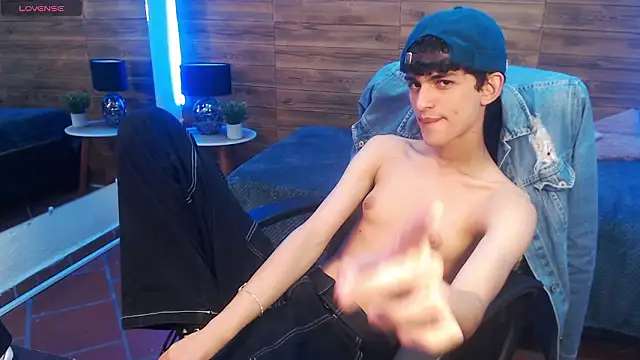 michaelkoiv (M twink) - CUM SHOW