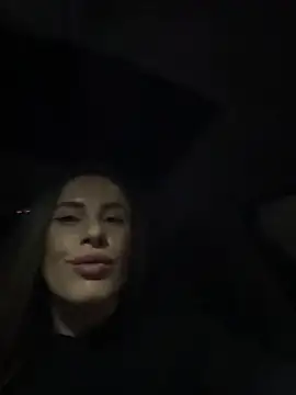 _jessyrey_ (F young) - Boobs out * gift for last tipper😈