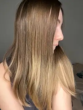 mia_shy1 - Mia_shy1's free webcam - UK Sex Cams