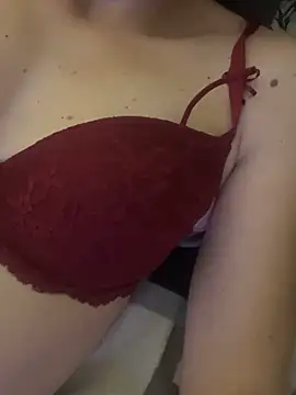 sexymamivee (F milf) - Melltartó le / bra off