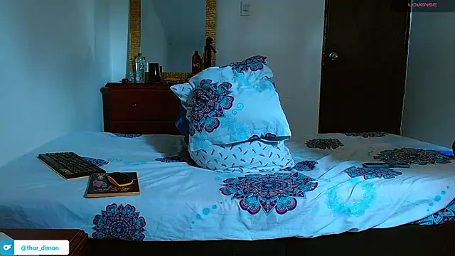 bray_hotboy777 webcam