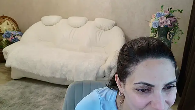 LovelyBeatrice webcam