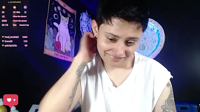 girl_intense444 webcam