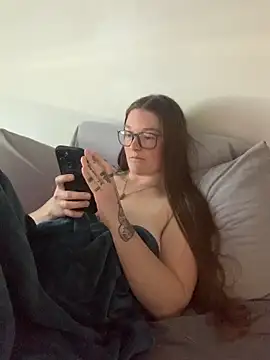 pussiesncream_ (F young) - Slip my lush into my tight pussy;))