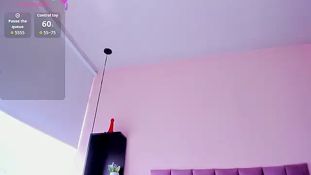 violet_myerrs webcam