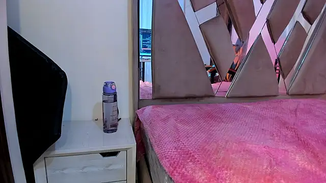 anisha_zambrano webcam