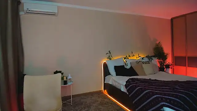 yourlovellystory - YourLovellyStory's free webcam - UK Sex Cams