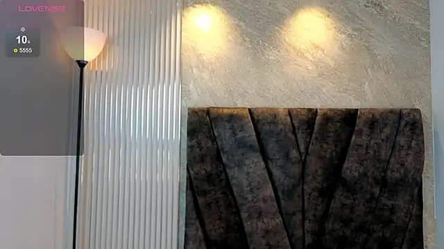 zoe_hugeboobs webcam