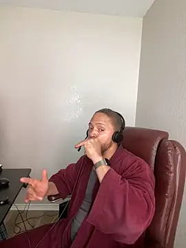 fathero1time (M mature) - 4000 tokens and I bust this NUT! 💰 💰💰