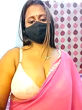 Webcam Model (LoveLy-Soneya)  is live.Free join now!