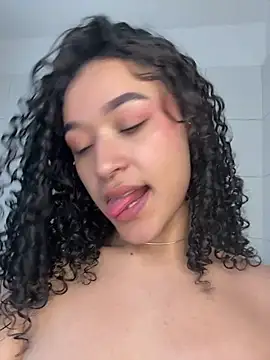 Webcam Model (crystal_dlun)  is live.Free join now!