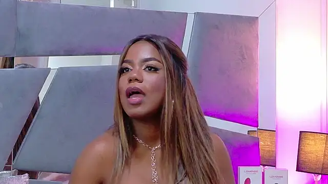 LorraiineJohnson webcam