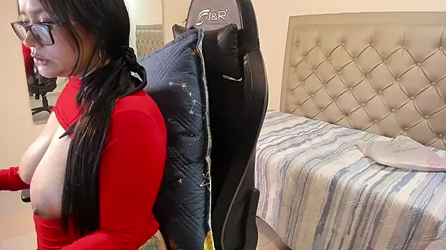 agatha__collins webcam