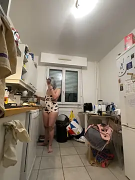 laskaleroomba - LaskaLeRoomba's free webcam - UK Sex Cams