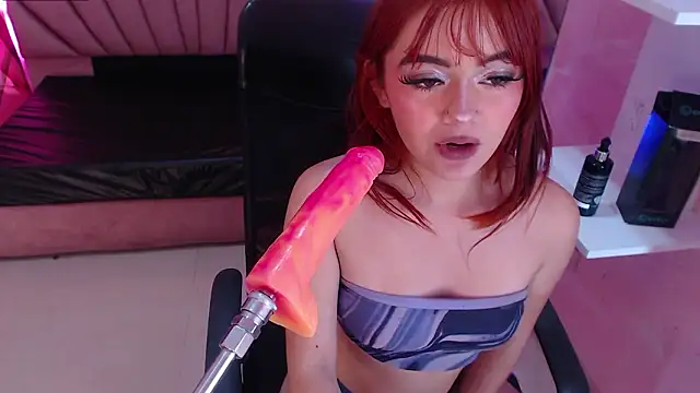 Aine_Collins_ webcam