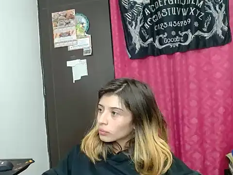 kratosafroditacs (G young) - show pussy and ahegao