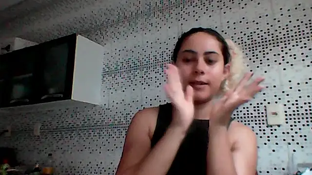 SavannahCustance webcam