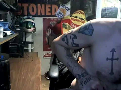 clouddadddyyy420 - CloudDadddyyy420's free webcam