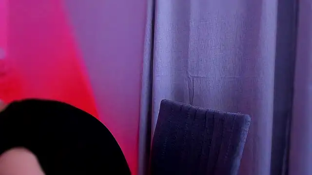 Charlee_pink webcam