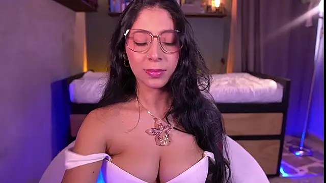 camila3__ - Camila3__'s free webcam - UK Sex Cams