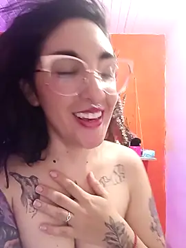 melinerd (F young) - Spanks pussy / bater na ppk