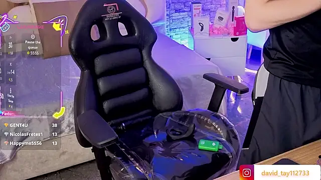 boyfox_tay (M twink) - dance in underwear