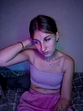 Webcam Model (carolinakis_) is live