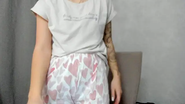 why_again_me - Why_again_me's free webcam - UK Sex Cams