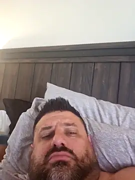 Roddog18 Live Webcam on Stripchat