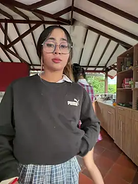 l0lita_emi (G young) - The two little ones show their shots