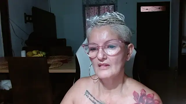 bety-cum2 - Bety-cum2's free webcam - UK Sex Cams