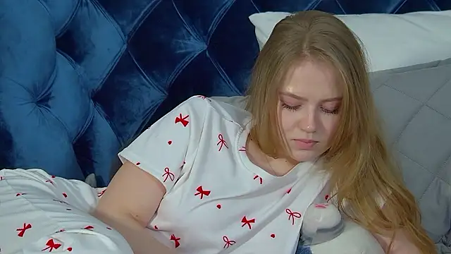 SelinSwarovski webcam