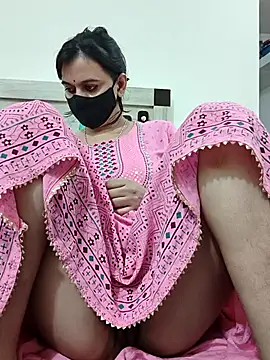 Webcam Model (SpicyQueenX69)  is live.Free join now!