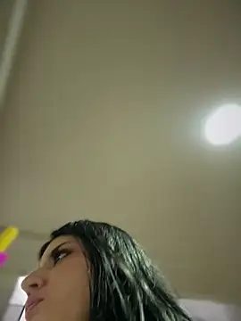 horny_roomiess webcam