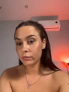 Webcam Model (MiaNell)  is live.Free join now!