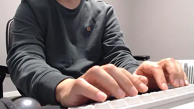 officeboy_m (Ask my age) - I'm busy... or not. Distract me.