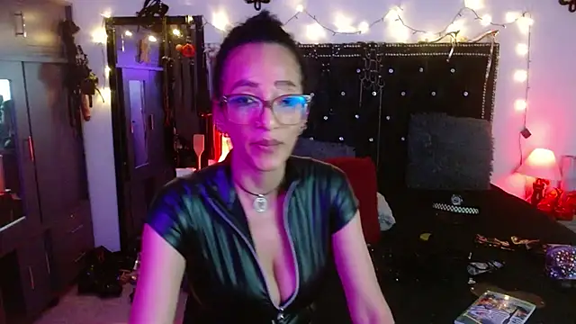 AmelieMartinez webcam