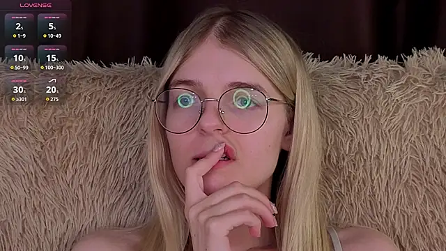 monicashiny - MonicaShiny's free webcam - UK Sex Cams